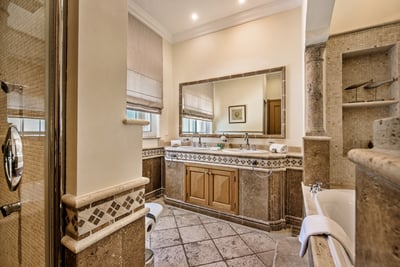 Luxury Villa Photo #36