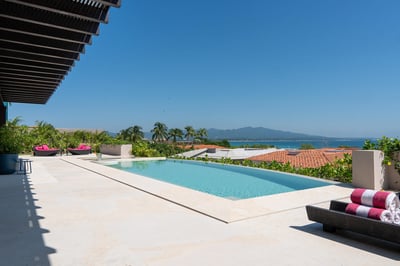 Luxury Villa Photo #2