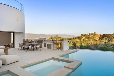 Luxury Villa Photo #3