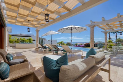 Luxury Villa Photo #6