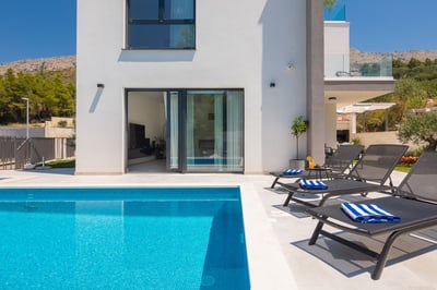 Luxury Villa Photo #24
