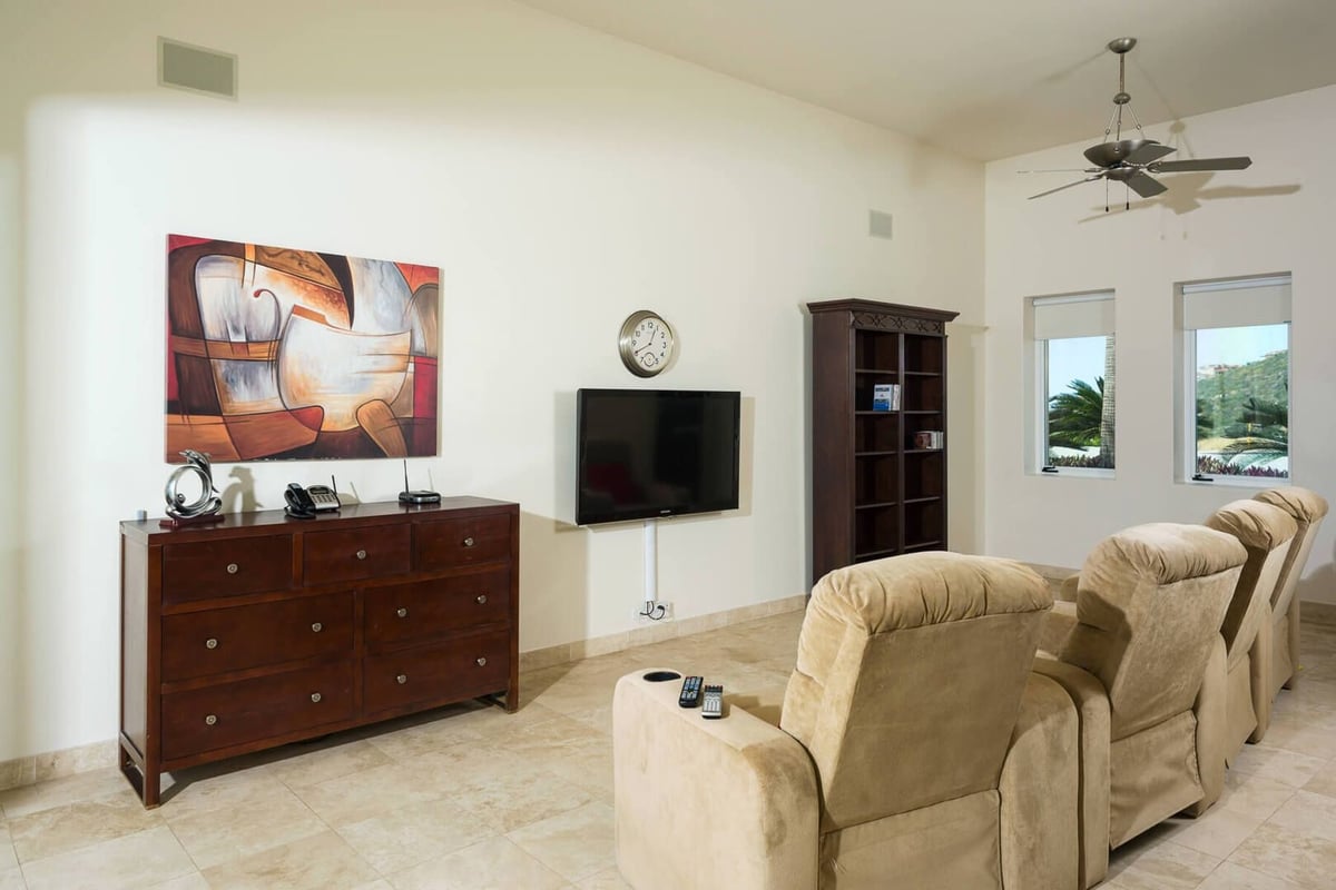 Relax in one of the several recliners while you watch a bit of TV in Villa del Mar - Image 13