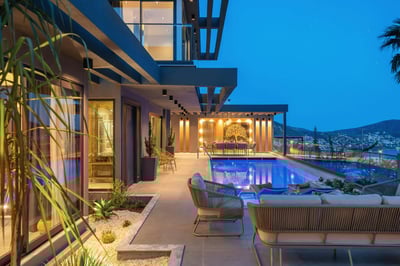 Luxury Villa Photo #3