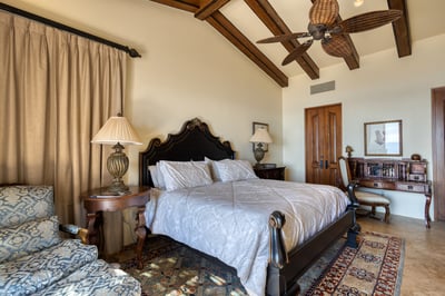 Luxury Villa Photo #40