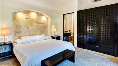 Luxury Villa Photo #20