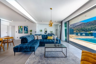 Luxury Villa Photo #38