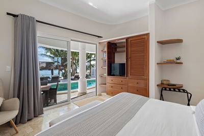 Luxury Villa Photo #23