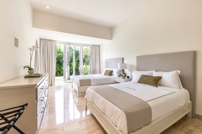 Luxury Villa Photo #26