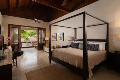 Luxury Villa Photo #26