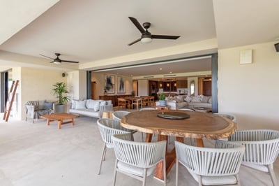 Luxury Villa Photo #9