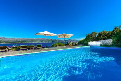 Luxury Villa Photo #4