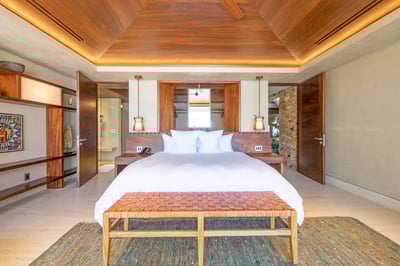 Luxury Villa Photo #43