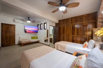 Luxury Villa Photo #44