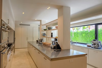 Luxury Villa Photo #17