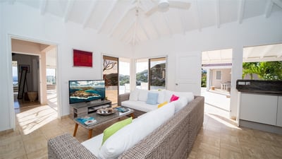 Living Area: Ceiling fan. HD-TV, Dish Network, Blu-Ray DVD player. 