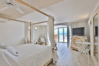 Luxury Villa Photo #42