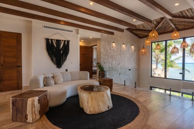 Luxury Villa Photo #37