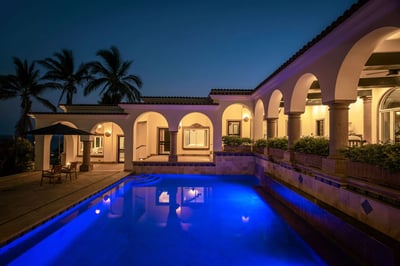 Luxury Villa Photo #37