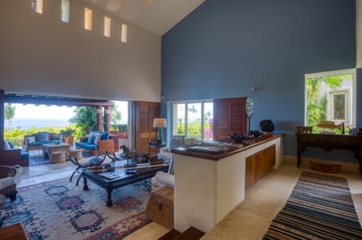 Luxury Villa Photo #22