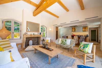 Luxury Villa Photo #13