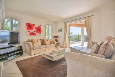 Luxury Villa Photo #16