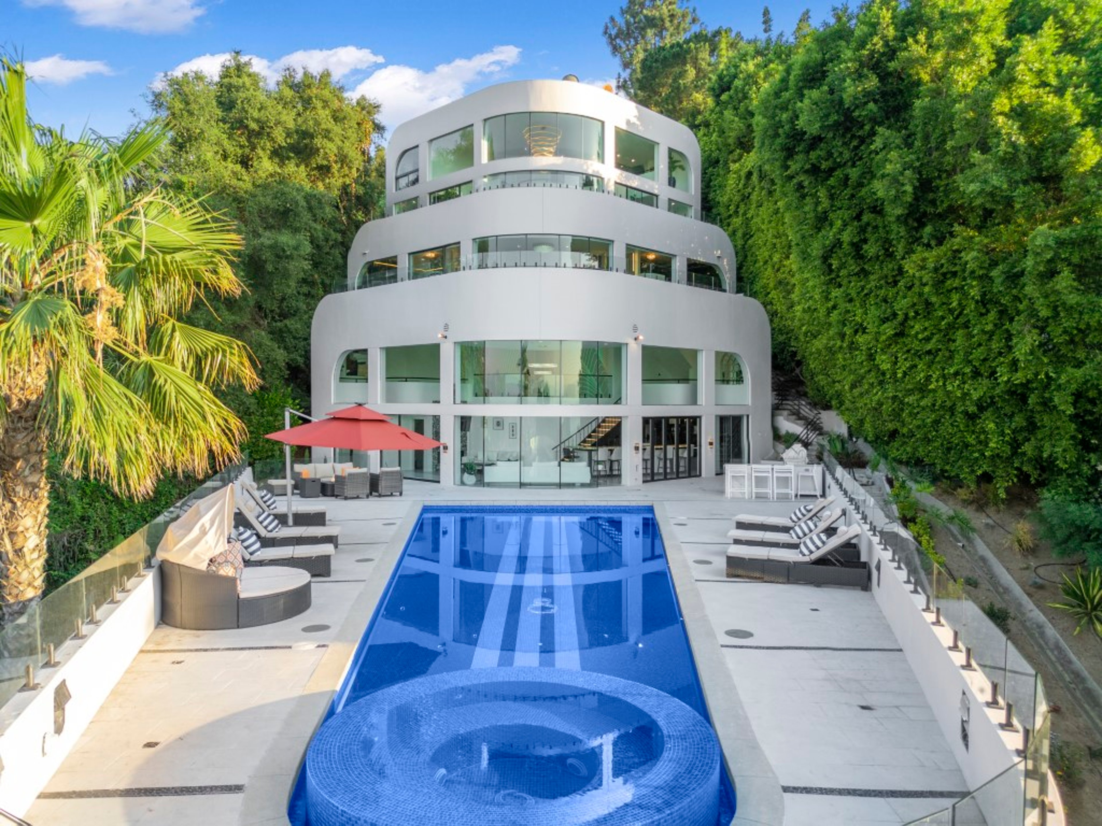 Bel Air Yacht Mansion - 2