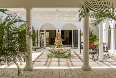 Luxury Villa Photo #6