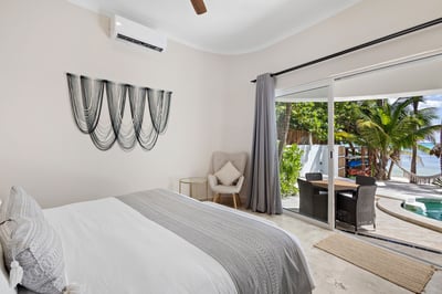 Luxury Villa Photo #22