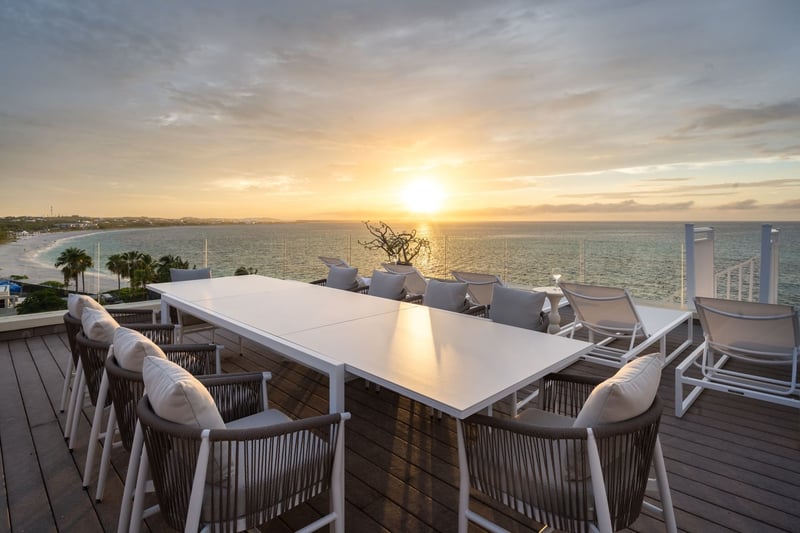 3 BDM Oceanfront Penthouse with Roof Terrace in Windsong Resort