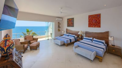Luxury Villa Photo #29