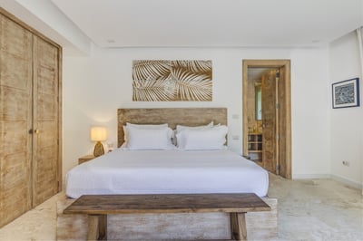 Luxury Villa Photo #34