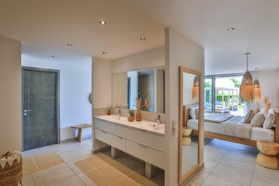 Luxury Villa Photo #40