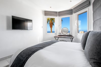 Luxury Villa Photo #38
