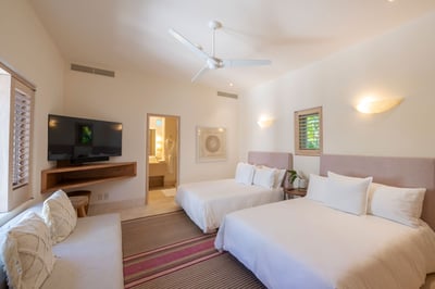 Luxury Villa Photo #32