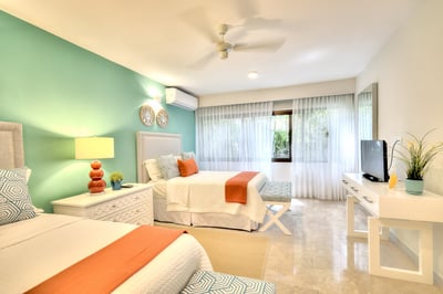 Luxury Villa Photo #22