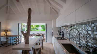 Kitchen & Dining Area