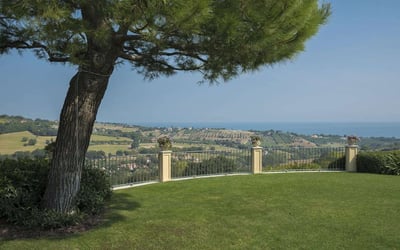 Luxury Villa Photo #5