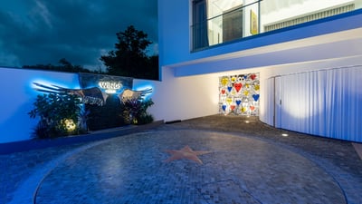 Luxury Villa Photo #6