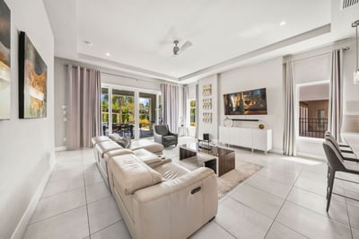 Luxury Villa Photo #18
