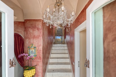 Luxury Villa Photo #26