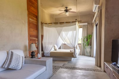Luxury Villa Photo #25