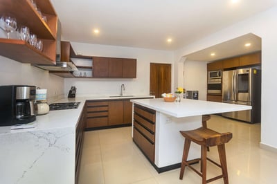 Luxury Villa Photo #9