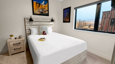 Queen room 2, upper level