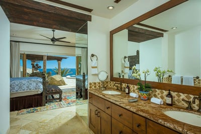 Luxury Villa Photo #35