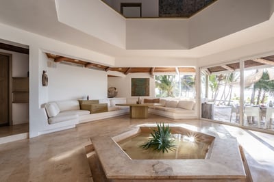 Luxury Villa Photo #9