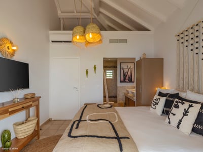 Luxury Villa Photo #18
