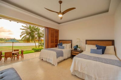 Luxury Villa Photo #28