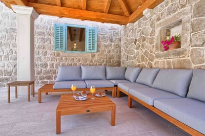 Luxury Villa Photo #13