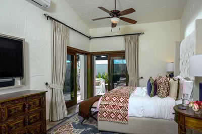 Luxury Villa Photo #13