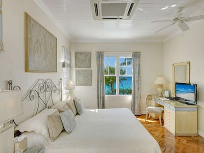 Luxury Villa Photo #12